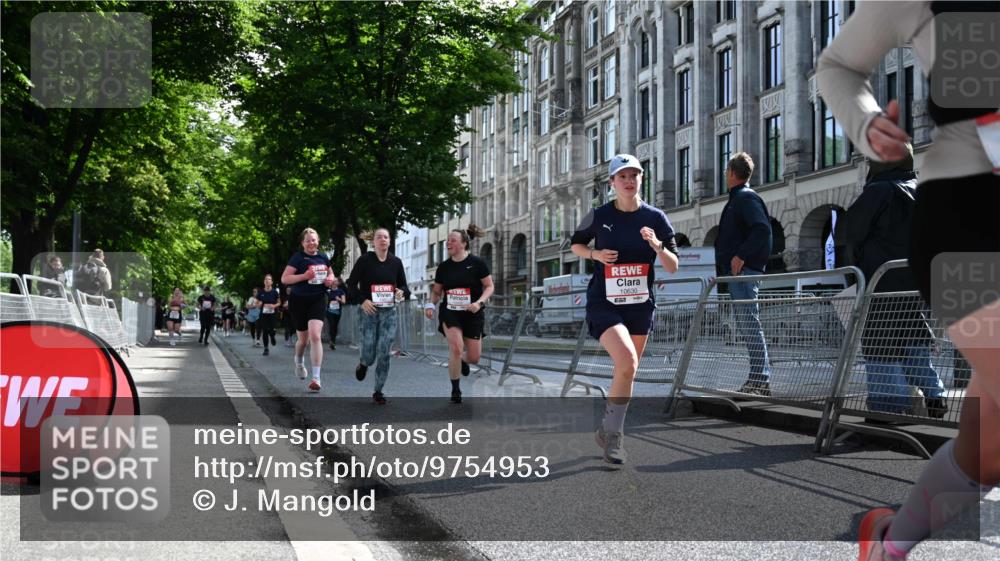 14.06.2026 - REWE Women's Run J. Mangold http://msf.ph/oto/9754953 14.06.2026 10:15:14 Ziel 10202, 10249, 10330, 10570, 10612, 10630, 10746, 11106, 11151 meine-sportfotos.de