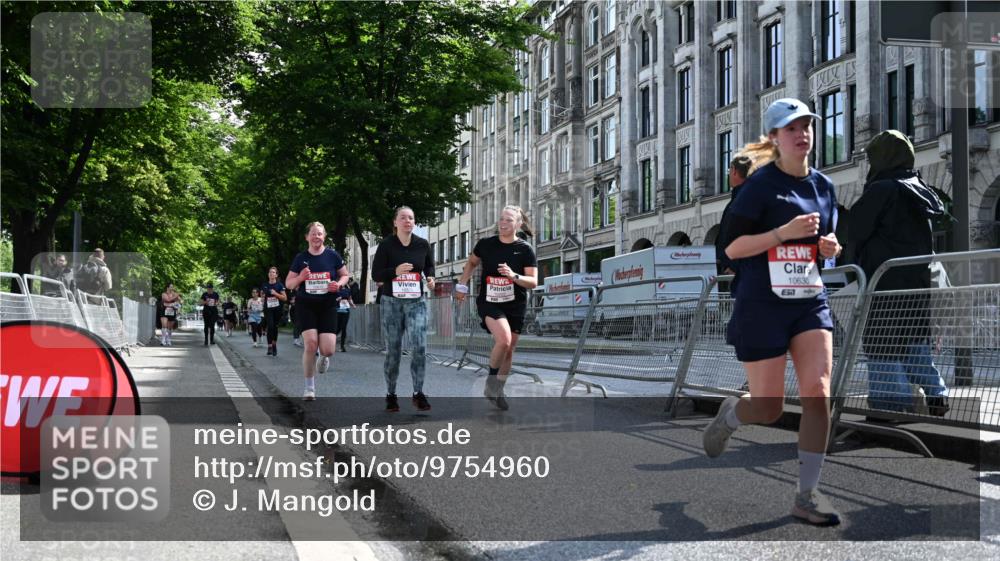 14.06.2026 - REWE Women's Run J. Mangold http://msf.ph/oto/9754960 14.06.2026 10:15:15 Ziel 10202, 10249, 10330, 10570, 10612, 10630, 10746, 11106, 11151 meine-sportfotos.de