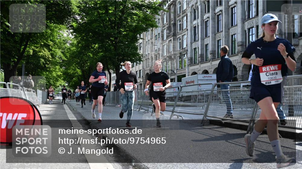 14.06.2026 - REWE Women's Run J. Mangold http://msf.ph/oto/9754965 14.06.2026 10:15:15 Ziel 10202, 10249, 10330, 10570, 10612, 10630, 10746, 11106, 11151 meine-sportfotos.de