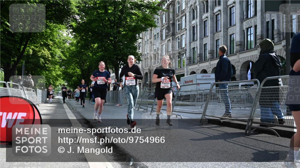 14.06.2026 - REWE Women's Run J. Mangold http://msf.ph/oto/9754966 14.06.2026 10:15:15 Ziel 10202, 10249, 10330, 10570, 10612, 10630, 10746, 11106, 11151 meine-sportfotos.de