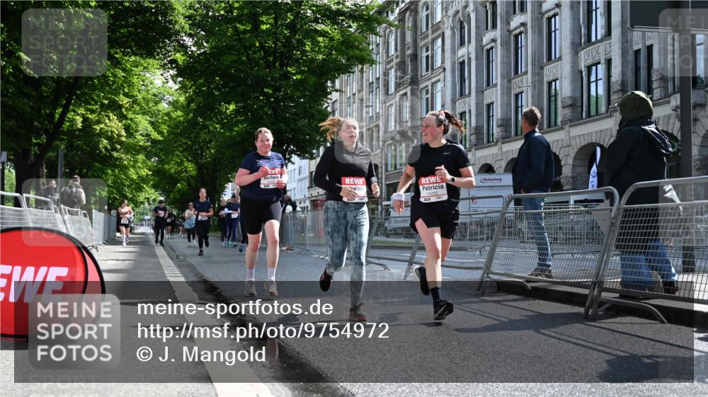 14.06.2026 - REWE Women's Run J. Mangold http://msf.ph/oto/9754972 14.06.2026 10:15:16 Ziel 10171, 10202, 10249, 10432, 10570, 10612, 10619, 10630, 10746, 11106, 11151 meine-sportfotos.de