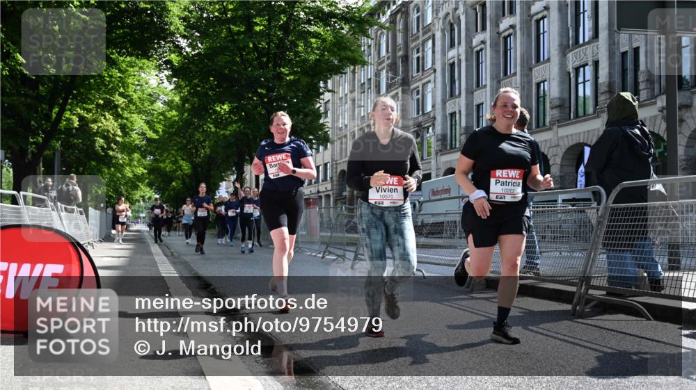 14.06.2026 - REWE Women's Run J. Mangold http://msf.ph/oto/9754979 14.06.2026 10:15:16 Ziel 10171, 10202, 10249, 10432, 10570, 10612, 10619, 10630, 10746, 11106, 11151 meine-sportfotos.de