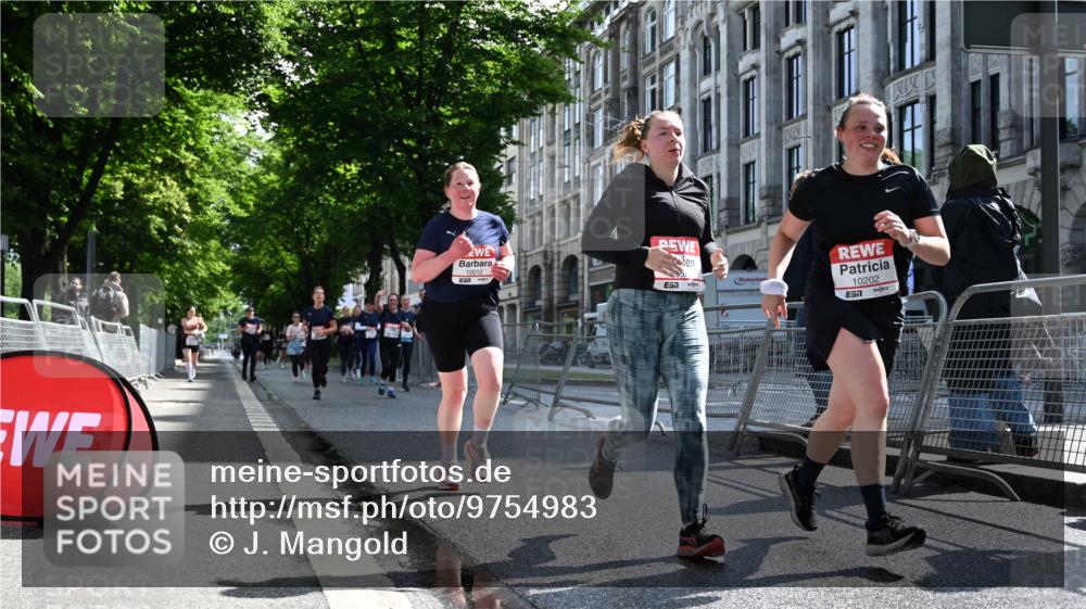 14.06.2026 - REWE Women's Run J. Mangold http://msf.ph/oto/9754983 14.06.2026 10:15:16 Ziel 10171, 10202, 10249, 10432, 10570, 10612, 10619, 10630, 10746, 11106, 11151 meine-sportfotos.de