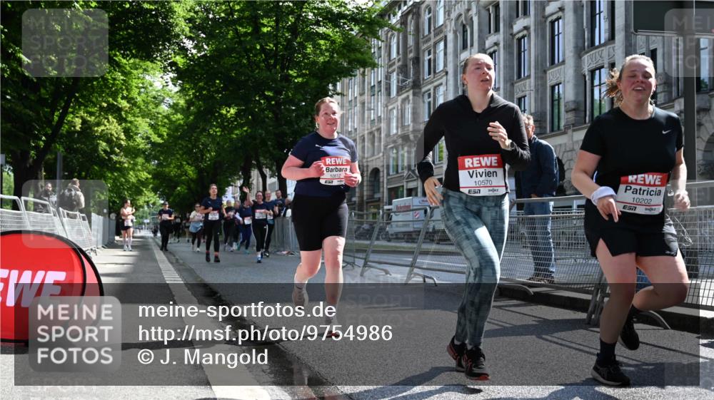 14.06.2026 - REWE Women's Run J. Mangold http://msf.ph/oto/9754986 14.06.2026 10:15:16 Ziel 10171, 10202, 10249, 10432, 10570, 10612, 10619, 10630, 10746, 11106, 11151 meine-sportfotos.de