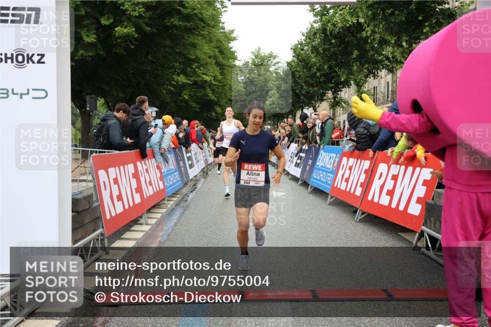 14.06.2026 - REWE Women's Run Strokosch-Dieckow http://msf.ph/oto/9755004 14.06.2026 09:47:39 Ziel 10081, 10118, 10120, 10206, 10790, 10808 meine-sportfotos.de