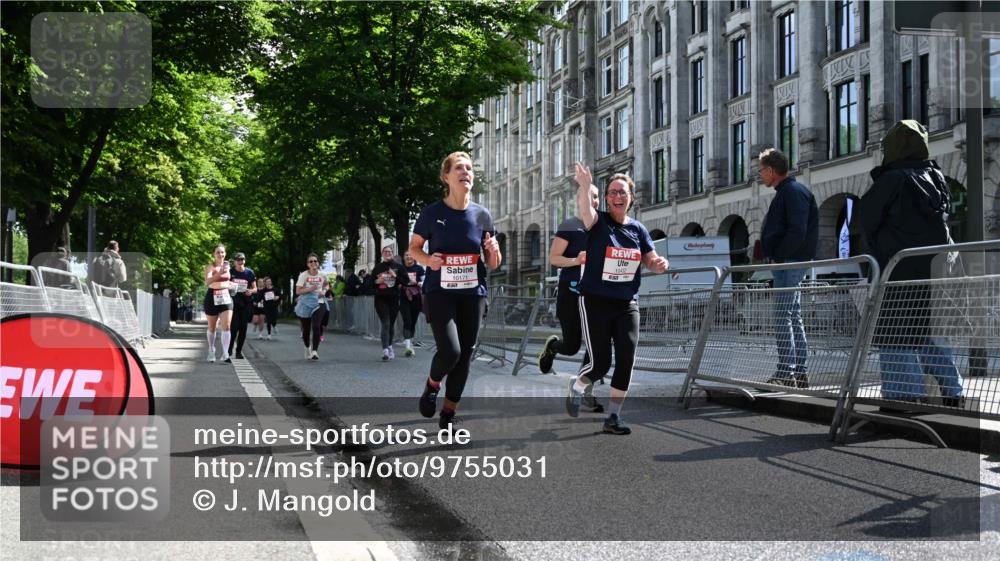 14.06.2026 - REWE Women's Run J. Mangold http://msf.ph/oto/9755031 14.06.2026 10:15:21 Ziel 10171, 10209, 10314, 10420, 10432, 10612, 10619, 10698, 11380, 11381 meine-sportfotos.de