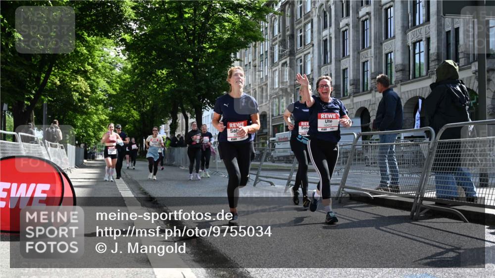 14.06.2026 - REWE Women's Run J. Mangold http://msf.ph/oto/9755034 14.06.2026 10:15:21 Ziel 10171, 10209, 10314, 10420, 10432, 10612, 10619, 10698, 11380, 11381 meine-sportfotos.de