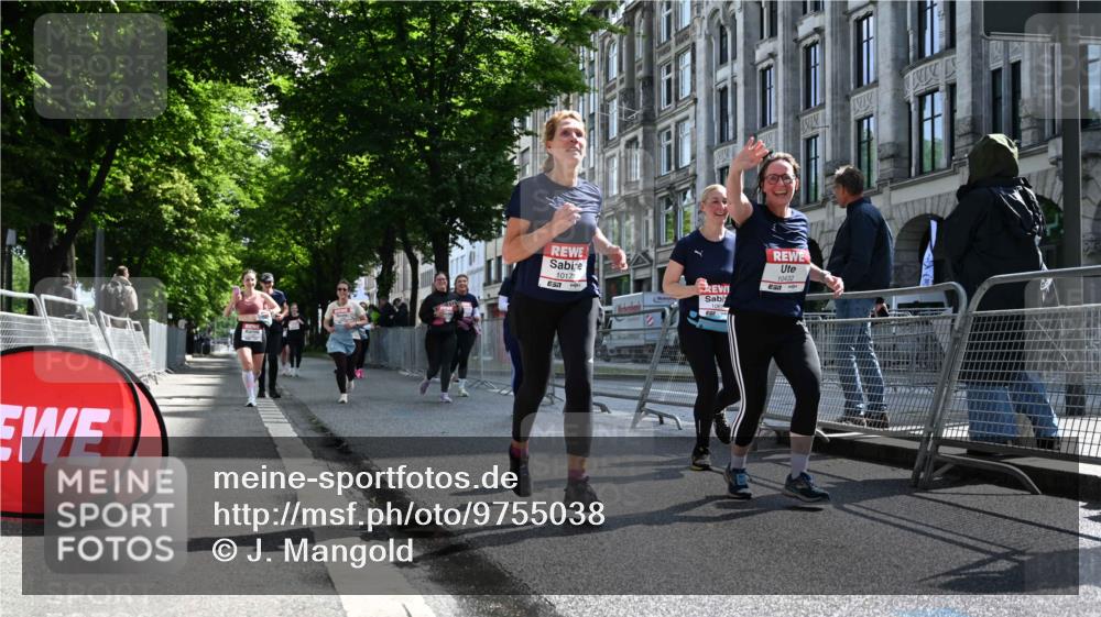 14.06.2026 - REWE Women's Run J. Mangold http://msf.ph/oto/9755038 14.06.2026 10:15:21 Ziel 10171, 10209, 10314, 10420, 10432, 10612, 10619, 10698, 11380, 11381 meine-sportfotos.de