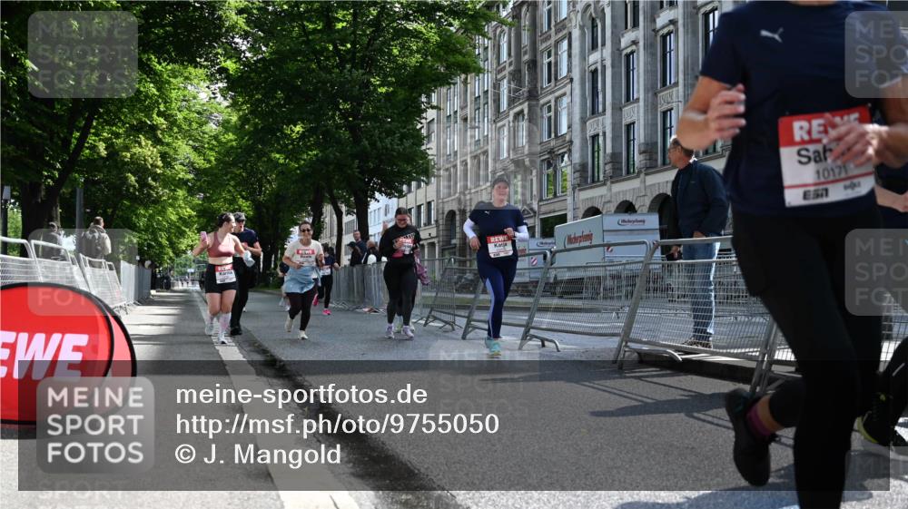 14.06.2026 - REWE Women's Run J. Mangold http://msf.ph/oto/9755050 14.06.2026 10:15:22 Ziel 10171, 10209, 10314, 10420, 10432, 10487, 10619, 10698, 11029, 11168, 11380, 11381 meine-sportfotos.de