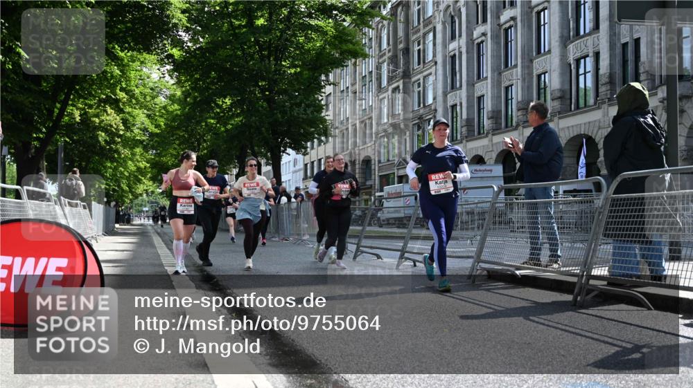 14.06.2026 - REWE Women's Run J. Mangold http://msf.ph/oto/9755064 14.06.2026 10:15:23 Ziel 10171, 10209, 10314, 10420, 10432, 10487, 10619, 10698, 11029, 11168, 11380, 11381 meine-sportfotos.de