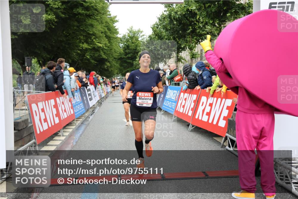 14.06.2026 - REWE Women's Run Strokosch-Dieckow http://msf.ph/oto/9755111 14.06.2026 09:47:32 Ziel 10081, 10118, 10488, 10994 meine-sportfotos.de