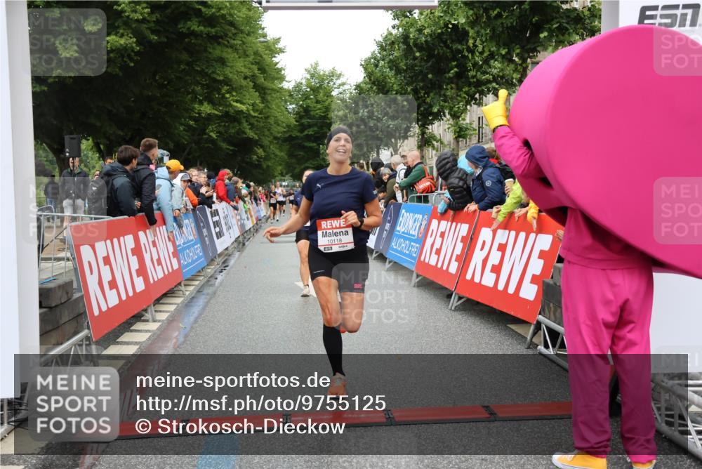 14.06.2026 - REWE Women's Run Strokosch-Dieckow http://msf.ph/oto/9755125 14.06.2026 09:47:32 Ziel 10081, 10118, 10488, 10994 meine-sportfotos.de