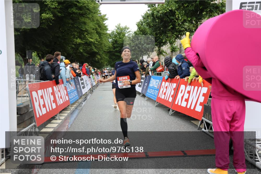 14.06.2026 - REWE Women's Run Strokosch-Dieckow http://msf.ph/oto/9755138 14.06.2026 09:47:32 Ziel 10081, 10118, 10488, 10994 meine-sportfotos.de