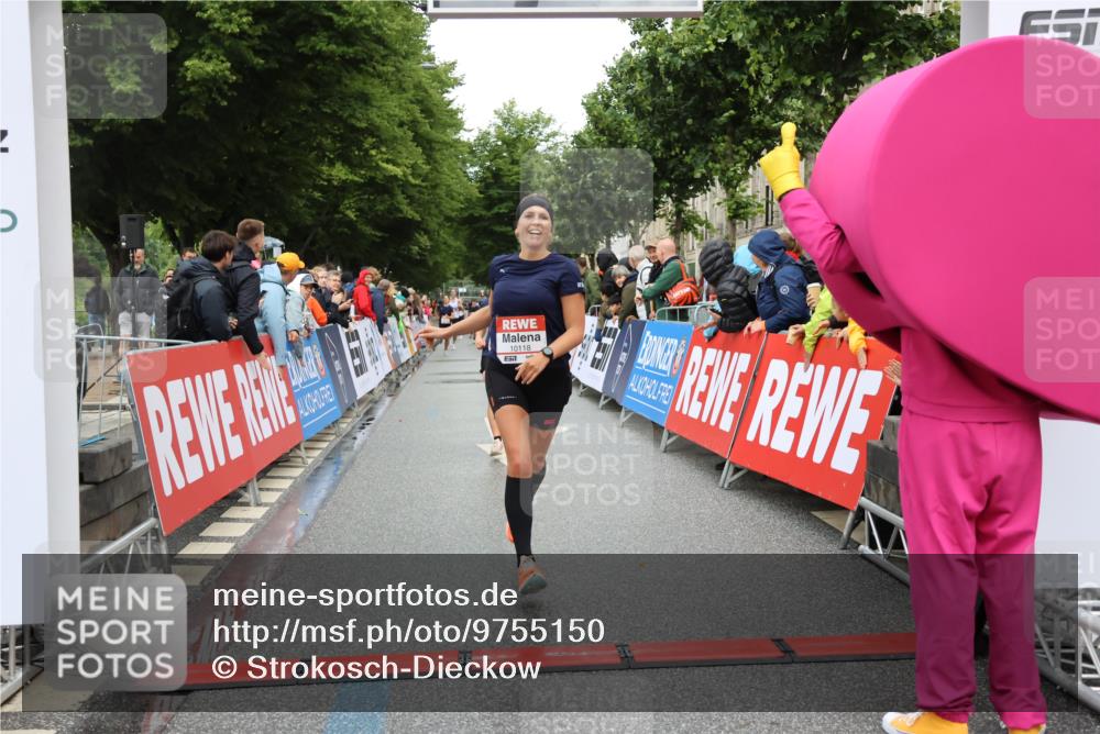 14.06.2026 - REWE Women's Run Strokosch-Dieckow http://msf.ph/oto/9755150 14.06.2026 09:47:32 Ziel 10081, 10118, 10488, 10994 meine-sportfotos.de