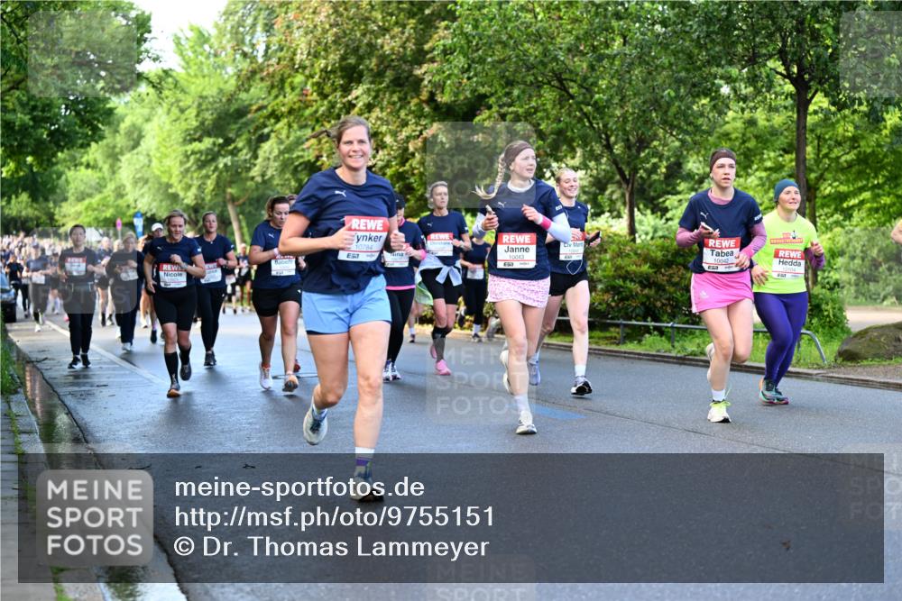 14.06.2026 - REWE Women's Run Dr. Thomas Lammeyer http://msf.ph/oto/9755151 14.06.2026 09:18:36 Laufen 10784, 57, 10043, 10845, 10042 meine-sportfotos.de
