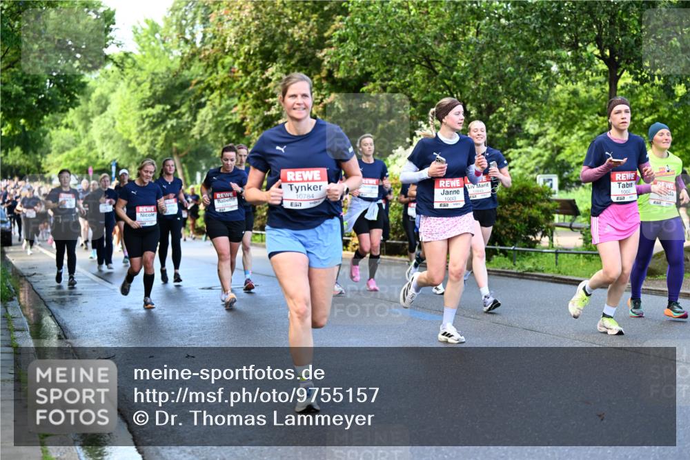 14.06.2026 - REWE Women's Run Dr. Thomas Lammeyer http://msf.ph/oto/9755157 14.06.2026 09:18:36 Laufen 10784, 57, 10043, 1004, 7 meine-sportfotos.de