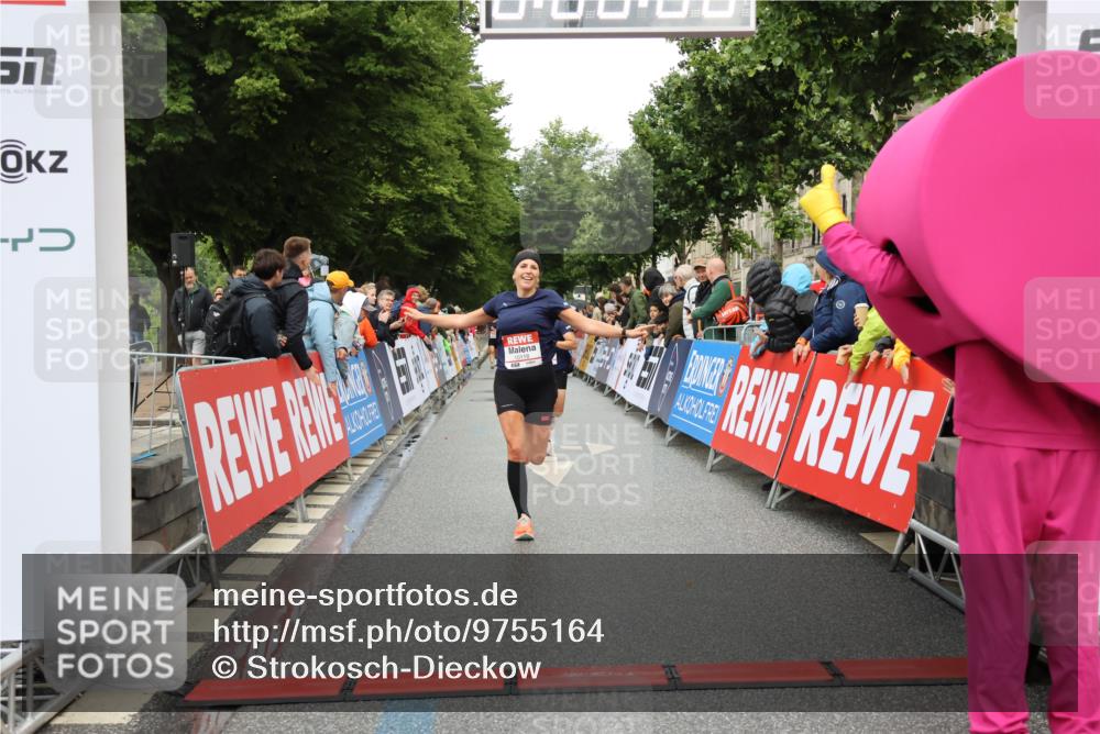14.06.2026 - REWE Women's Run Strokosch-Dieckow http://msf.ph/oto/9755164 14.06.2026 09:47:31 Ziel 10081, 10118, 10488, 10994 meine-sportfotos.de