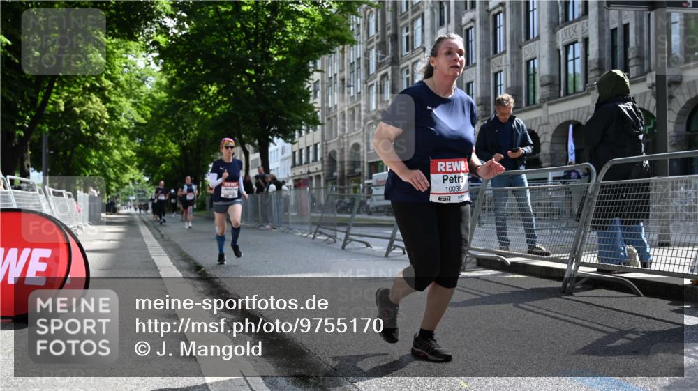 14.06.2026 - REWE Women's Run J. Mangold http://msf.ph/oto/9755170 14.06.2026 10:15:46 Ziel 10037, 10038, 10179, 11072 meine-sportfotos.de