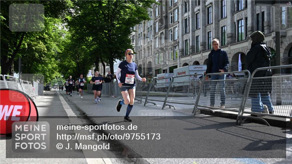 14.06.2026 - REWE Women's Run J. Mangold http://msf.ph/oto/9755173 14.06.2026 10:15:46 Ziel 10037, 10038, 10179, 11072 meine-sportfotos.de