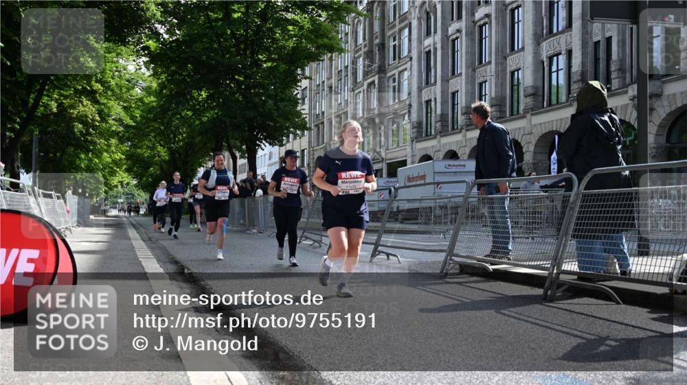 14.06.2026 - REWE Women's Run J. Mangold http://msf.ph/oto/9755191 14.06.2026 10:15:50 Ziel 10037, 10038, 10143, 10179, 11072, 11085 meine-sportfotos.de