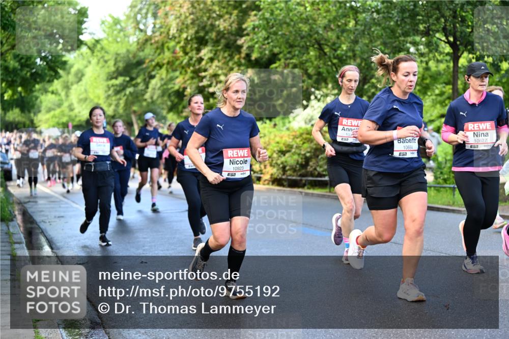 14.06.2026 - REWE Women's Run Dr. Thomas Lammeyer http://msf.ph/oto/9755192 14.06.2026 09:18:39 Laufen 10923, 103, 7, 10664, 10677, 7 meine-sportfotos.de