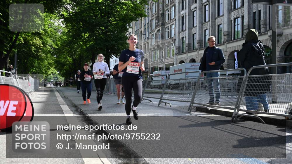 14.06.2026 - REWE Women's Run J. Mangold http://msf.ph/oto/9755232 14.06.2026 10:15:56 Ziel 10143, 10200, 10289, 11061, 11072, 11085, 11227, 11490 meine-sportfotos.de