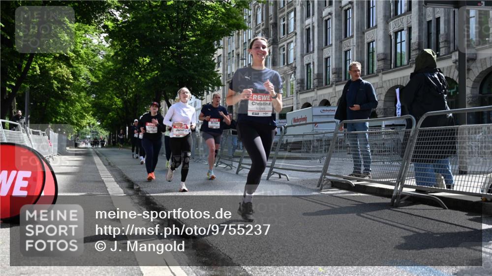 14.06.2026 - REWE Women's Run J. Mangold http://msf.ph/oto/9755237 14.06.2026 10:15:56 Ziel 10143, 10200, 10289, 11061, 11072, 11085, 11227, 11490 meine-sportfotos.de