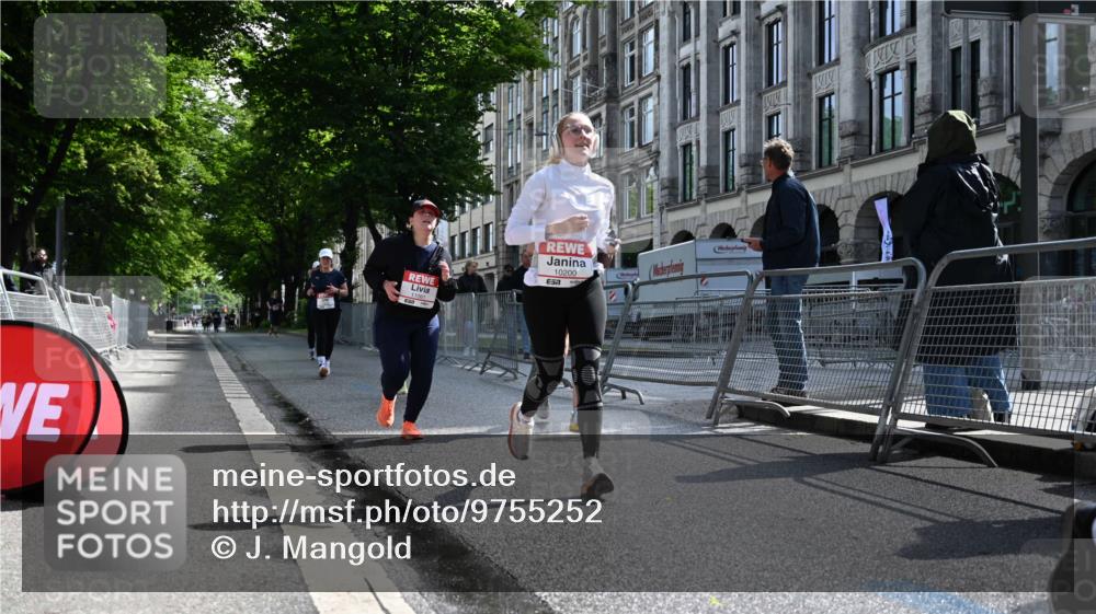 14.06.2026 - REWE Women's Run J. Mangold http://msf.ph/oto/9755252 14.06.2026 10:15:58 Ziel 10200, 10289, 10658, 11061, 11227, 11490 meine-sportfotos.de