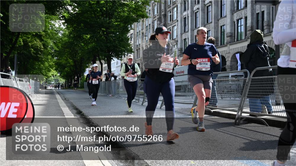 14.06.2026 - REWE Women's Run J. Mangold http://msf.ph/oto/9755266 14.06.2026 10:15:59 Ziel 10200, 10289, 10658, 11061, 11227, 11490 meine-sportfotos.de
