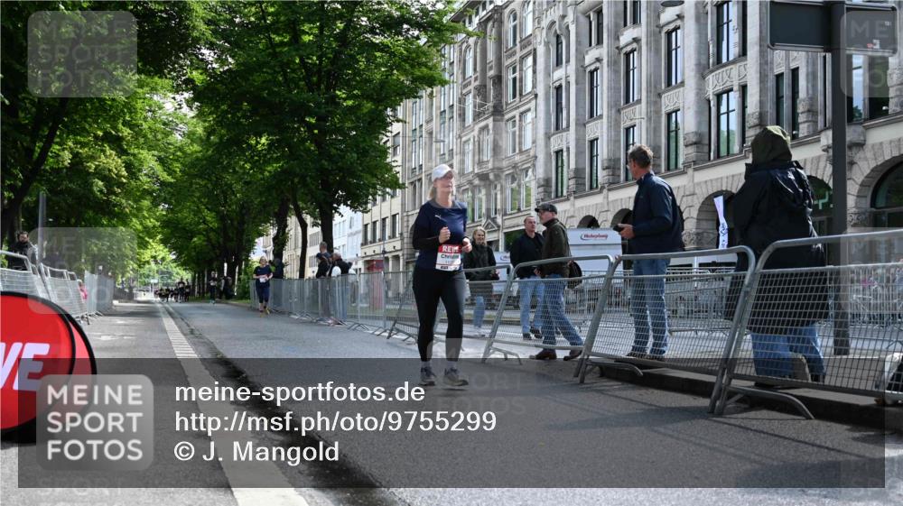 14.06.2026 - REWE Women's Run J. Mangold http://msf.ph/oto/9755299 14.06.2026 10:16:04 Ziel 10658, 11222, 11227, 11490 meine-sportfotos.de