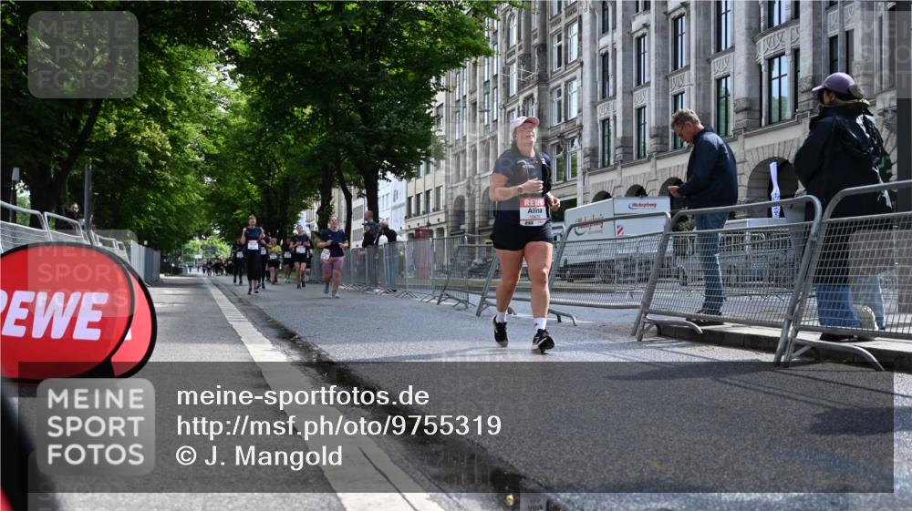 14.06.2026 - REWE Women's Run J. Mangold http://msf.ph/oto/9755319 14.06.2026 10:16:46 Ziel 10829 meine-sportfotos.de