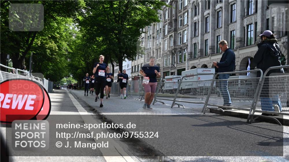 14.06.2026 - REWE Women's Run J. Mangold http://msf.ph/oto/9755324 14.06.2026 10:16:51 Ziel 10035, 10216, 10829, 10957, 10990, 11226 meine-sportfotos.de