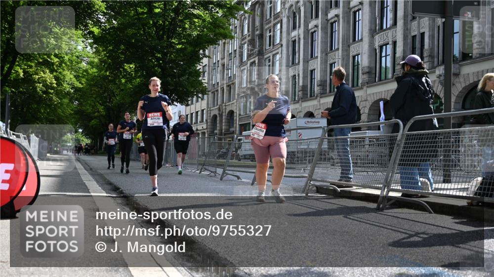 14.06.2026 - REWE Women's Run J. Mangold http://msf.ph/oto/9755327 14.06.2026 10:16:52 Ziel 10035, 10216, 10829, 10957, 10990, 11000, 11226, 11400 meine-sportfotos.de
