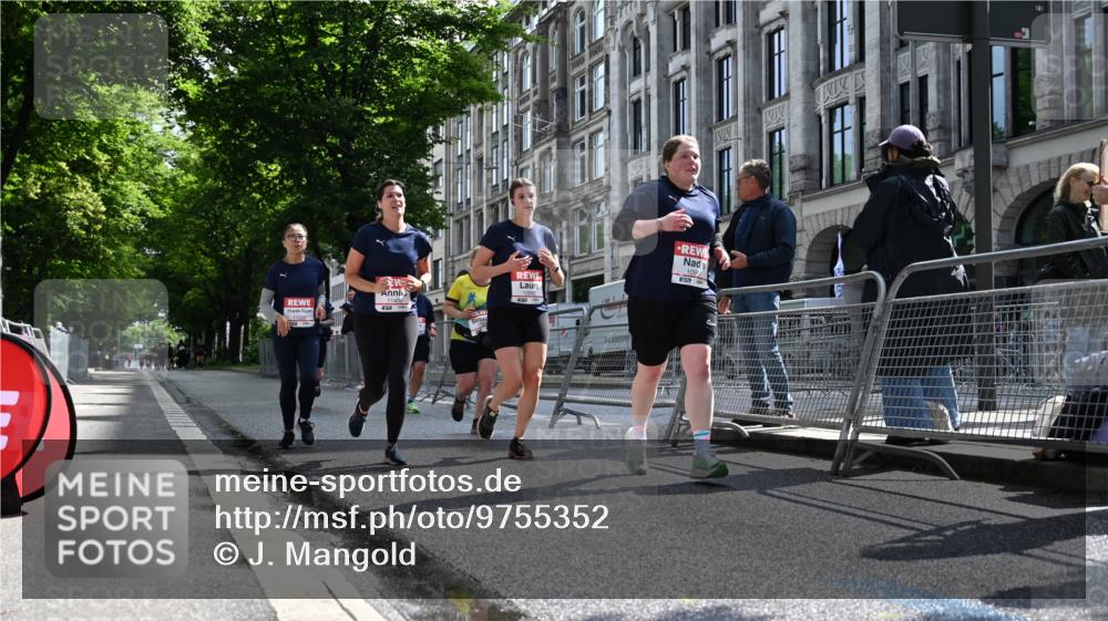 14.06.2026 - REWE Women's Run J. Mangold http://msf.ph/oto/9755352 14.06.2026 10:16:56 Ziel 10035, 10216, 10863, 10957, 10990, 11000, 11088, 11226, 11400 meine-sportfotos.de