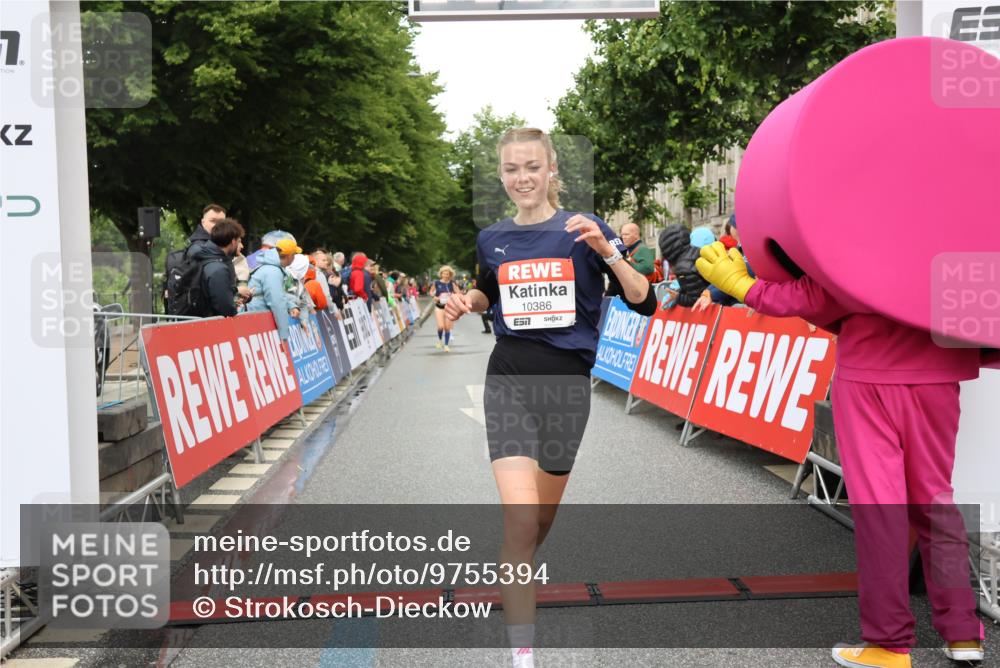 14.06.2026 - REWE Women's Run Strokosch-Dieckow http://msf.ph/oto/9755394 14.06.2026 09:47:21 Ziel 10386, 10601 meine-sportfotos.de