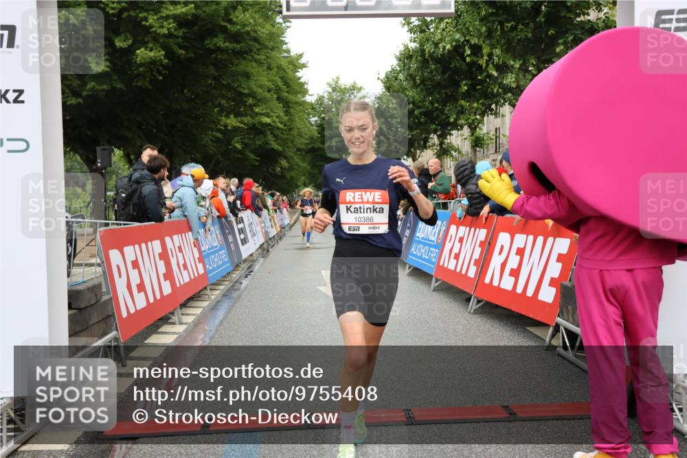 14.06.2026 - REWE Women's Run Strokosch-Dieckow http://msf.ph/oto/9755408 14.06.2026 09:47:21 Ziel 10386, 10601 meine-sportfotos.de