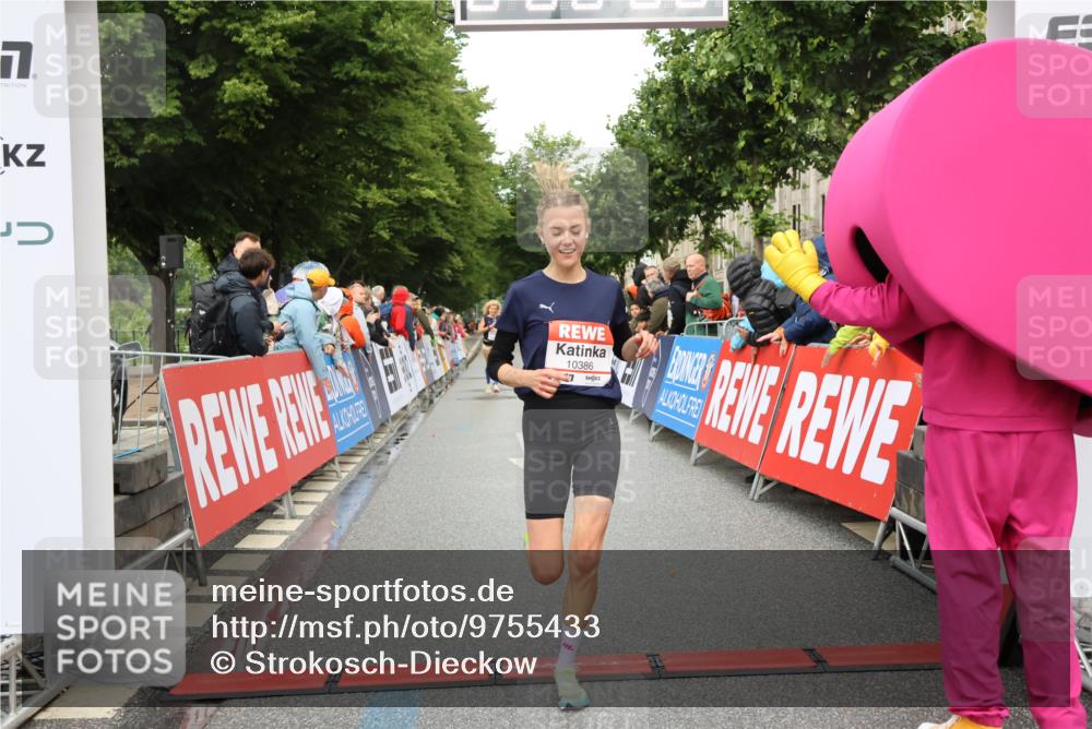 14.06.2026 - REWE Women's Run Strokosch-Dieckow http://msf.ph/oto/9755433 14.06.2026 09:47:21 Ziel 10386, 10601 meine-sportfotos.de