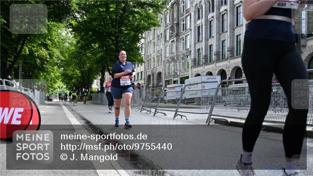 14.06.2026 - REWE Women's Run J. Mangold http://msf.ph/oto/9755440 14.06.2026 10:17:29 Ziel 10615, 10797, 10807, 10877, 10941 meine-sportfotos.de