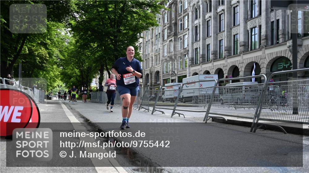 14.06.2026 - REWE Women's Run J. Mangold http://msf.ph/oto/9755442 14.06.2026 10:17:30 Ziel 10456, 10615, 10797, 10807, 10941 meine-sportfotos.de