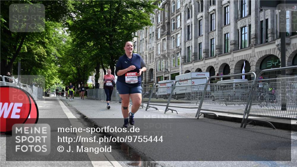 14.06.2026 - REWE Women's Run J. Mangold http://msf.ph/oto/9755444 14.06.2026 10:17:30 Ziel 10456, 10615, 10797, 10807, 10941 meine-sportfotos.de