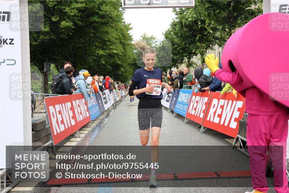 14.06.2026 - REWE Women's Run Strokosch-Dieckow http://msf.ph/oto/9755445 14.06.2026 09:47:21 Ziel 10386, 10601 meine-sportfotos.de