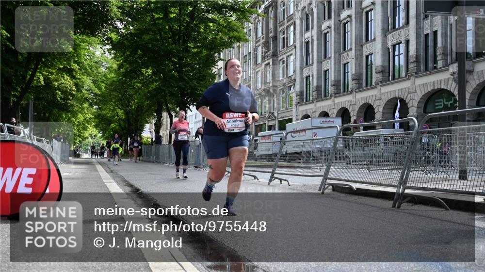 14.06.2026 - REWE Women's Run J. Mangold http://msf.ph/oto/9755448 14.06.2026 10:17:30 Ziel 10456, 10615, 10797, 10807, 10941 meine-sportfotos.de