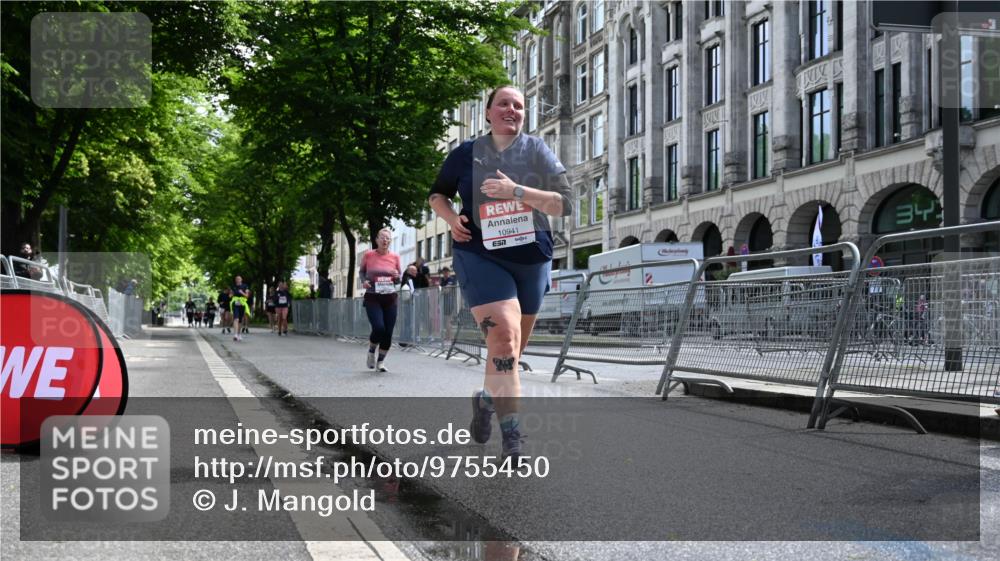 14.06.2026 - REWE Women's Run J. Mangold http://msf.ph/oto/9755450 14.06.2026 10:17:31 Ziel 10456, 10615, 10797, 10807, 10941 meine-sportfotos.de
