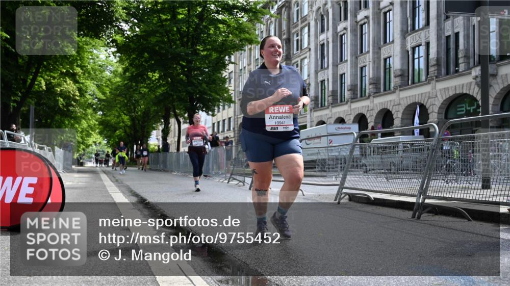 14.06.2026 - REWE Women's Run J. Mangold http://msf.ph/oto/9755452 14.06.2026 10:17:31 Ziel 10456, 10615, 10797, 10807, 10941 meine-sportfotos.de