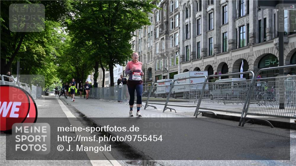 14.06.2026 - REWE Women's Run J. Mangold http://msf.ph/oto/9755454 14.06.2026 10:17:33 Ziel 10456, 10797, 10807, 10941 meine-sportfotos.de