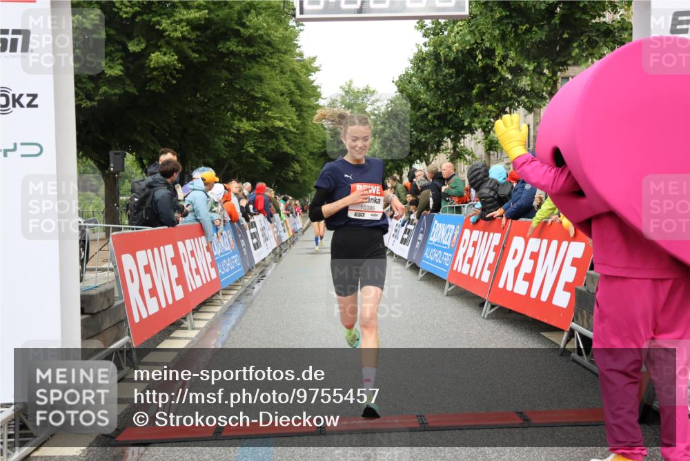 14.06.2026 - REWE Women's Run Strokosch-Dieckow http://msf.ph/oto/9755457 14.06.2026 09:47:21 Ziel 10386, 10601 meine-sportfotos.de