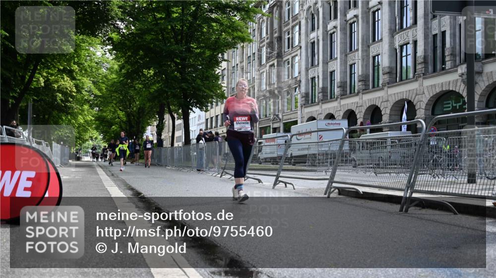 14.06.2026 - REWE Women's Run J. Mangold http://msf.ph/oto/9755460 14.06.2026 10:17:33 Ziel 10456, 10797, 10807, 10941 meine-sportfotos.de