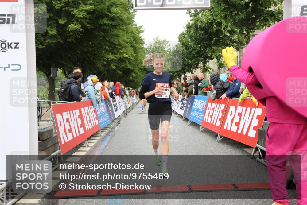 14.06.2026 - REWE Women's Run Strokosch-Dieckow http://msf.ph/oto/9755469 14.06.2026 09:47:21 Ziel 10386, 10601 meine-sportfotos.de