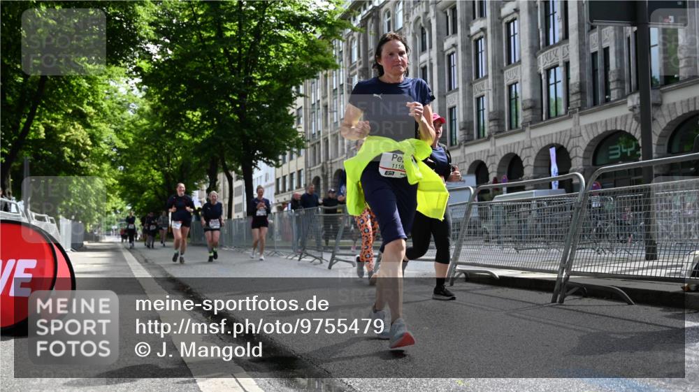 14.06.2026 - REWE Women's Run J. Mangold http://msf.ph/oto/9755479 14.06.2026 10:17:43 Ziel 10157, 10515, 11189, 11449 meine-sportfotos.de