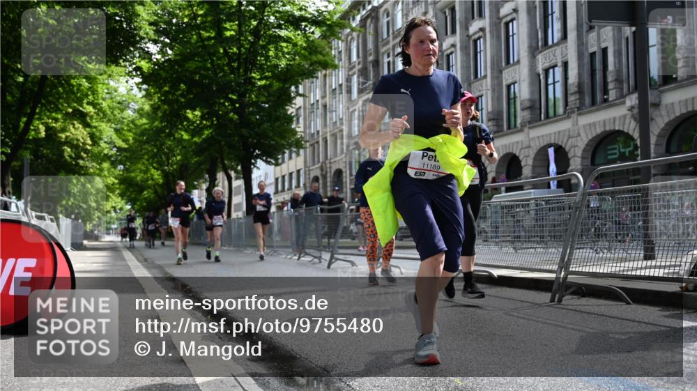 14.06.2026 - REWE Women's Run J. Mangold http://msf.ph/oto/9755480 14.06.2026 10:17:43 Ziel 10157, 10515, 11189, 11449 meine-sportfotos.de